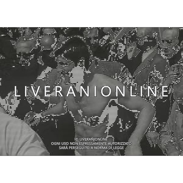 RETROSPETTIVA NINO BENVENUTI PUGILE A CESENATICO AGOSTO 1969 NELLA FOTO NINO BENVENUTI AL MARE CON AMICI E FAMIGLIA AG ALDO LIVERANI SAS