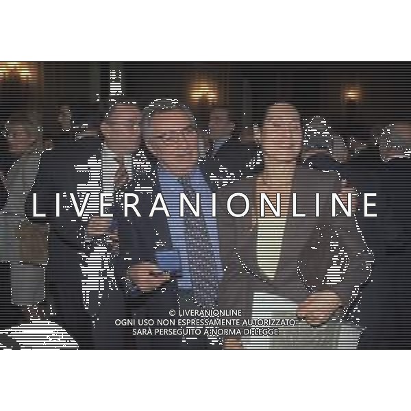 07-12-1996 MILANO CONSEGNA DELL\'ONOREFICENZA DELL\'AMBROGINO D\'ORO AL DIRETTORE DELLA GAZZETTA DELLO SPORT CANDIDO CANNAVO\' NELLA FOTO GIORGIO SQUINZI CON CANDIDO CANNAVO\' E LA MOGLIE AG ALDO LIVERANI SAS