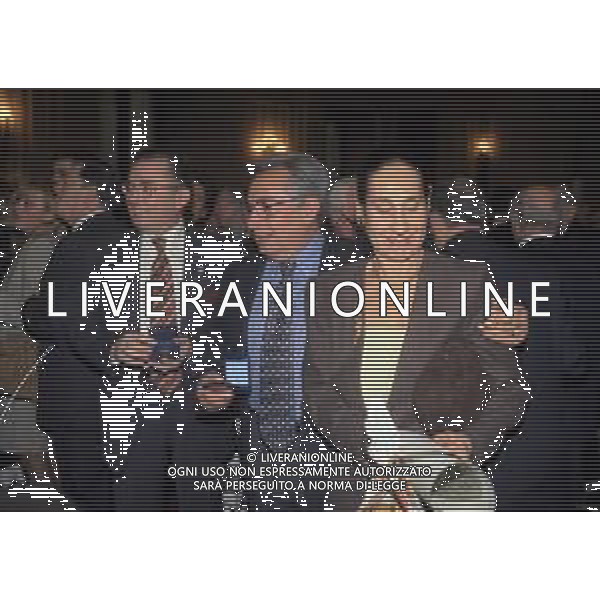 07-12-1996 MILANO CONSEGNA DELL\'ONOREFICENZA DELL\'AMBROGINO D\'ORO AL DIRETTORE DELLA GAZZETTA DELLO SPORT CANDIDO CANNAVO\' NELLA FOTO GIORGIO SQUINZI CON CANDIDO CANNAVO\' E LA MOGLIE AG ALDO LIVERANI SAS