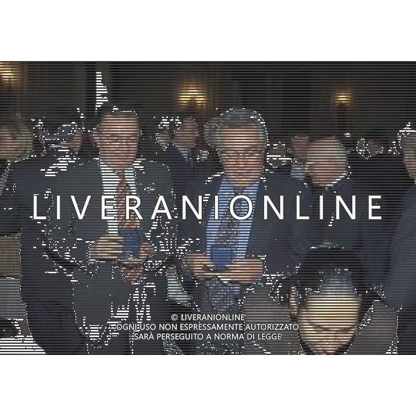 07-12-1996 MILANO CONSEGNA DELL\'ONOREFICENZA DELL\'AMBROGINO D\'ORO AL DIRETTORE DELLA GAZZETTA DELLO SPORT CANDIDO CANNAVO\' NELLA FOTO GIORGIO SQUINZI CON CANDIDO CANNAVO\' E LA MOGLIE AG ALDO LIVERANI SAS
