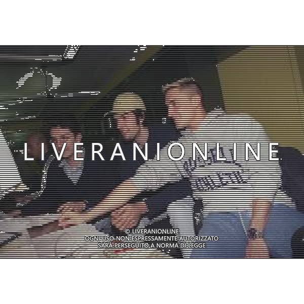 26-01-1998 MILANO REDAZIONE DELLA GAZZETTA DELLO SPORT VISITA DI ANDREA MENEGHIN E GIANMARCO POZZECCO NELLA FOTO ANDREA MENEGHIN E GIANMARCO POZZECCO AG ALDO LIVERANI SAS