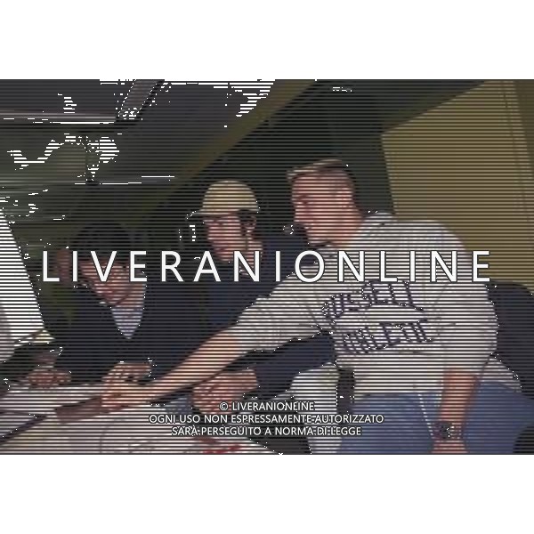 26-01-1998 MILANO REDAZIONE DELLA GAZZETTA DELLO SPORT VISITA DI ANDREA MENEGHIN E GIANMARCO POZZECCO NELLA FOTO ANDREA MENEGHIN E GIANMARCO POZZECCO AG ALDO LIVERANI SAS