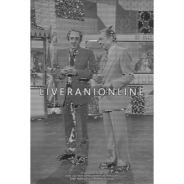 PORTOBELLO, programma televisivo di Enzo Tortora, in onda in diretta sulla Rete 2 con il sottotitolo \'mercatino del venerdi\' 1983 - RETROSPETTIVA ©ARCHIVIO / AGENZIA ALDO LIVERANI SAS