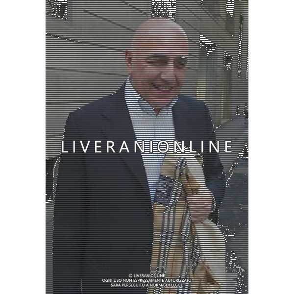 MILANO 25/4/2005 ADRIANO GALLIANI IN GIRO PER LE VIE DEL CENTRO DI MILANO FOTO ROMANO/AG ALDO LIVERANI
