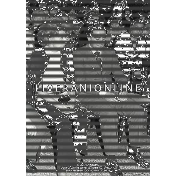 1971 RETROSPETTIVA FRANCO CARRARO NELLA FOTO FRANCO CARRARO CON IVANO FRAIZZOLI E LA MOGLIE RENATA AG ALDO LIVERANI SAS