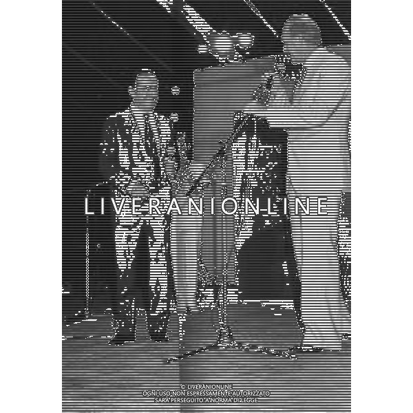 Serata benefica per la raccolta fondi per la ricerca e cura del cancro \' Una Rosa per la Vita \' alla Bussoladomani Agosto 1980 nella foto Carlo Dapporto e Raimondo Vianello ©ARCHIVIO / AGENZIA ALDO LIVERANI SAS