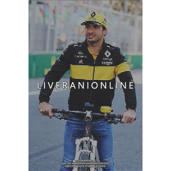 Carlos Sainz Jr (ESP) Renault Sport F1 Team rides the circuit. 26.04.2018. Formula 1 World Championship, Rd 4, Azerbaijan Grand Prix, Baku Street Circuit, Azerbaijan, Preparation Day. / AGENZIA ALDO LIVERANI SAS - ITALY ONLY EDITORIAL USE ONLY - F1 Gp Azerbaijan Grand Prix - Preparation Day - Baku 26.04.2018