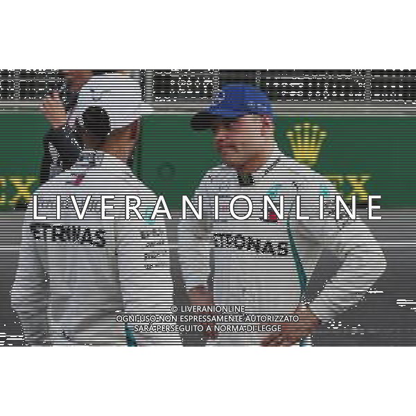 (L to R): Lewis Hamilton (GBR) Mercedes AMG F1 with team mate Valtteri Bottas (FIN) Mercedes AMG F1 in qualifying parc ferme. 28.04.2018. Formula 1 World Championship, Rd 4, Azerbaijan Grand Prix, Baku Street Circuit, Azerbaijan, Qualifying Day. / AGENZIA ALDO LIVERANI SAS - ITALY ONLY EDITORIAL USE ONLY - F1 - Formula One World Championship - Azerbaijan Grand Prix - Prove Ufficiali Qualifiche Baku, Azerbaijan 28.04.2018