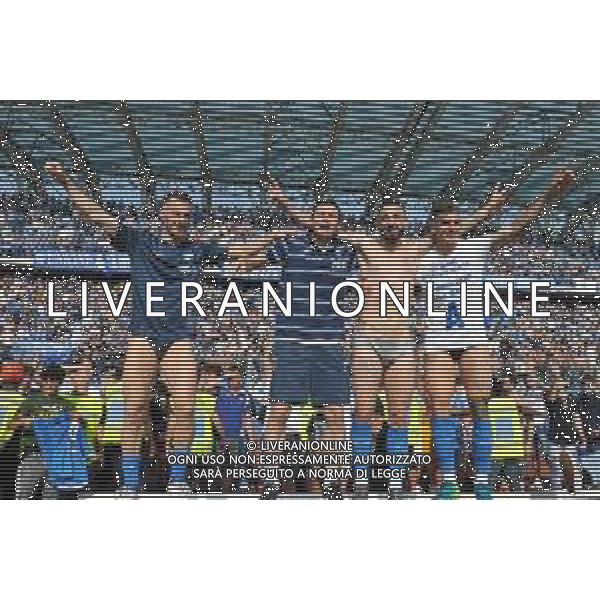 Foto: Aldo Liverani 28/04/2018 Empoli (Italia) Sport Calcio Empoli vs Novara - Campionato italiano di calcio Serie B ConTe.it 2017/2018 - Stadio "Carlo Castellani" Nella foto: i giocatori dell\'Empoli esultano a fine gara / AGENZIA ALDO LIVERANI SAS Empoli vs Novara - Campionato italiano di calcio Serie B ConTe.it 2017/2018 Esultanza e festeggiamenti dei giocatori Empoli a fine gara per la promozione in Serie A