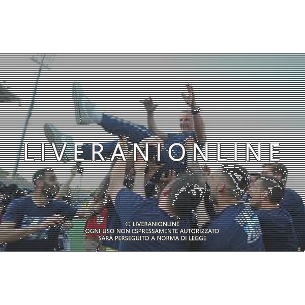 Foto: Aldo Liverani 28/04/2018 Empoli (Italia) Sport Calcio Empoli vs Novara - Campionato italiano di calcio Serie B ConTe.it 2017/2018 - Stadio "Carlo Castellani" Nella foto: i giocatori dell\'Empoli esultano a fine gara allenatore Aurelio Andreazzoli portato in trionfo / AGENZIA ALDO LIVERANI SAS Empoli vs Novara - Campionato italiano di calcio Serie B ConTe.it 2017/2018 Esultanza e festeggiamenti dei giocatori Empoli a fine gara per la promozione in Serie A