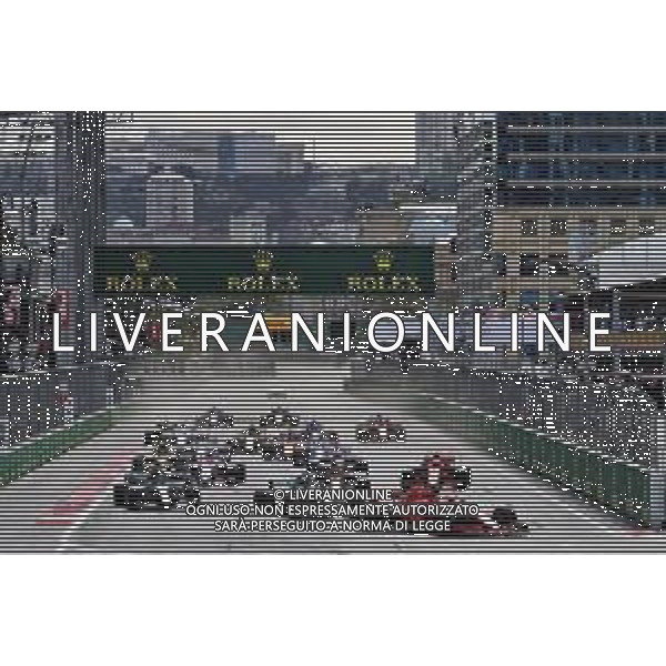 Sebastian Vettel (GER) Ferrari SF71H leads at the start of the race. 29.04.2018. Formula 1 World Championship, Rd 4, Azerbaijan Grand Prix, Baku Street Circuit, Azerbaijan, Race Day. / AGENZIA ALDO LIVERANI SAS - ITALY ONLY EDITORIAL USE ONLY - F1 Motor Racing - Formula One World Championship - Azerbaijan Grand Prix - Race Day - Gara Baku, Azerbaijan 29.04.2018