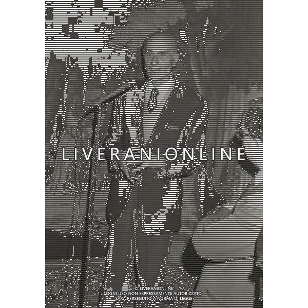 1982 MILANO CHI HA FATTO GRANDE MILANO IL SINDACO CARLO TOGNOLI PREMIA IL DIRETTORE DEL GIORNALE NUOVO INDRO MONTANELLI AG ALDO LIVERANI SAS
