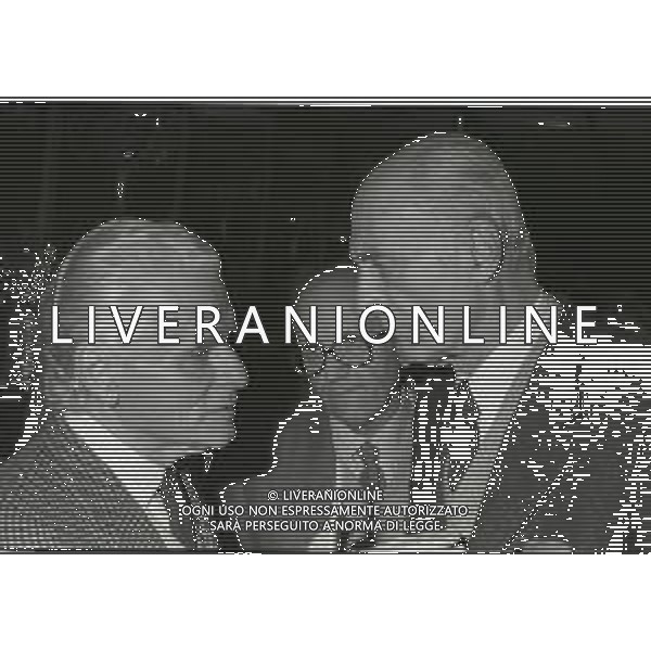 1982 MILANO CHI HA FATTO GRANDE MILANO IL SINDACO CARLO TOGNOLI PREMIA IL DIRETTORE DEL GIORNALE NUOVO INDRO MONTANELLI AG ALDO LIVERANI SAS