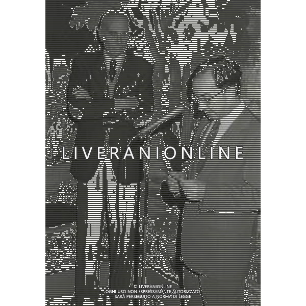 1982 MILANO CHI HA FATTO GRANDE MILANO IL SINDACO CARLO TOGNOLI PREMIA IL DIRETTORE DEL GIORNALE NUOVO INDRO MONTANELLI AG ALDO LIVERANI SAS