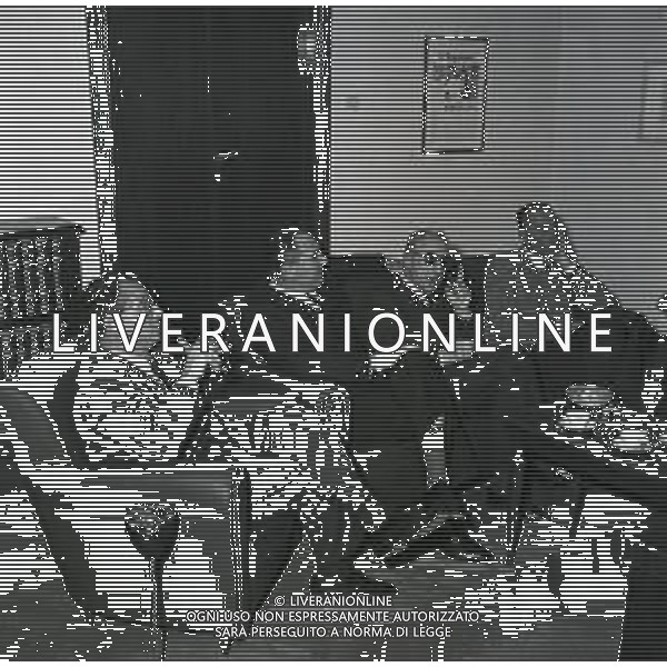1960 ROMA RIUNIONE NELLA REDAZIONE DELL\'ESPRESSO NELLA FOTOMONTANELLI INDRO-BENEDETTI-BERTOLI-JEMOLO-CATTANI-PICCARDI AG ALDO LIVERANI SAS
