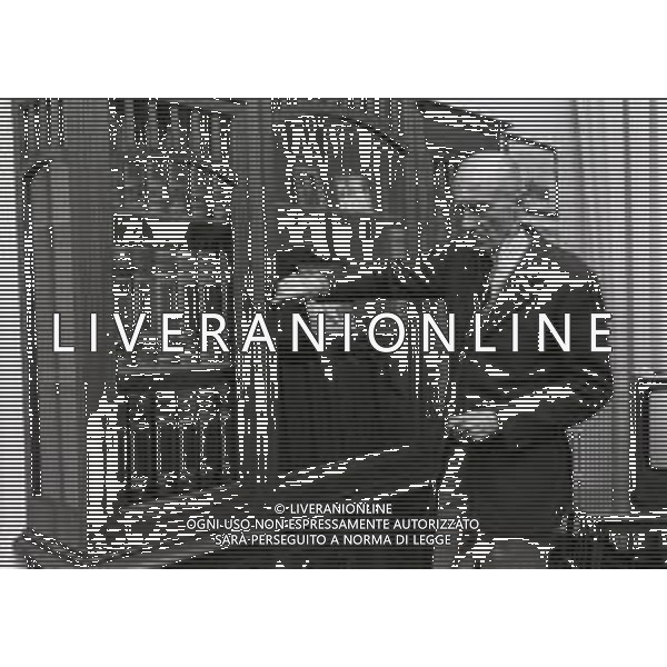 1984 MILANO REDAZIONE DEL IL GIORNALE NUOVO IL DIRETTORE INDRO MONTANELLI NEL SUO UFFICIO AG ALDO LIVERANI SAS