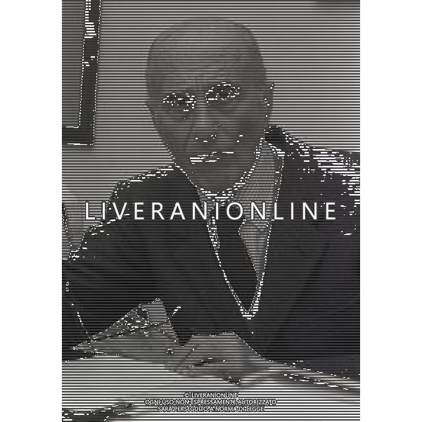 1984 MILANO REDAZIONE DEL IL GIORNALE NUOVO IL DIRETTORE INDRO MONTANELLI NEL SUO UFFICIO AG ALDO LIVERANI SAS