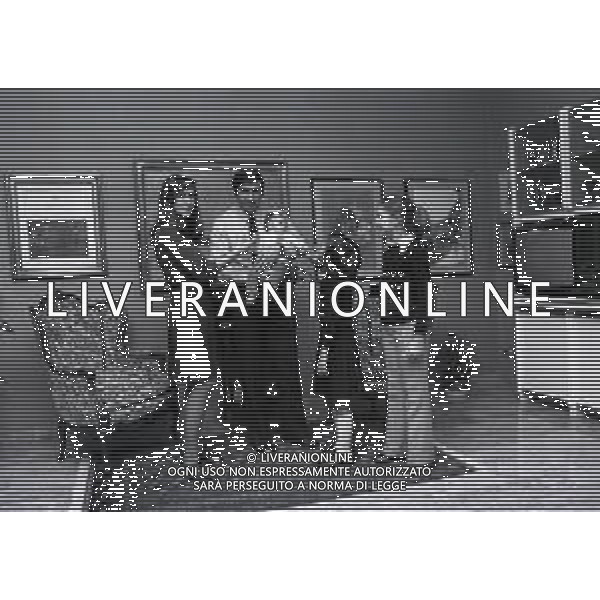 RETROSPETTIVA TARCISIO BURGNICH ALLENATORE E CALCIATORE NELLA FOTO TARCISIO BURGNICH IN FAMIGLIA A MILANO 1973 AG ALDO LIVERANI SAS