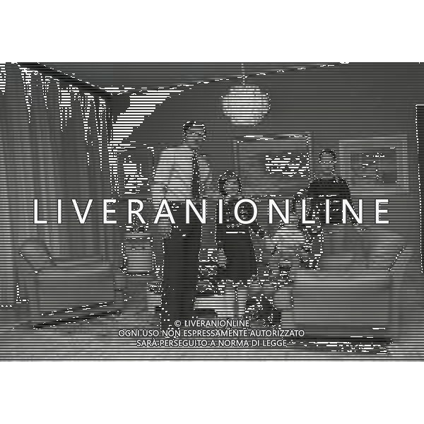 RETROSPETTIVA TARCISIO BURGNICH ALLENATORE E CALCIATORE NELLA FOTO TARCISIO BURGNICH IN FAMIGLIA A MILANO 1973 AG ALDO LIVERANI SAS