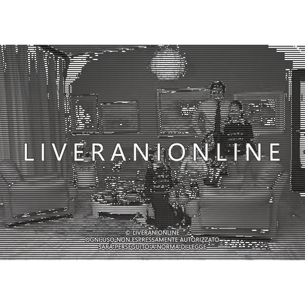 RETROSPETTIVA TARCISIO BURGNICH ALLENATORE E CALCIATORE NELLA FOTO TARCISIO BURGNICH IN FAMIGLIA A MILANO 1973 AG ALDO LIVERANI SAS