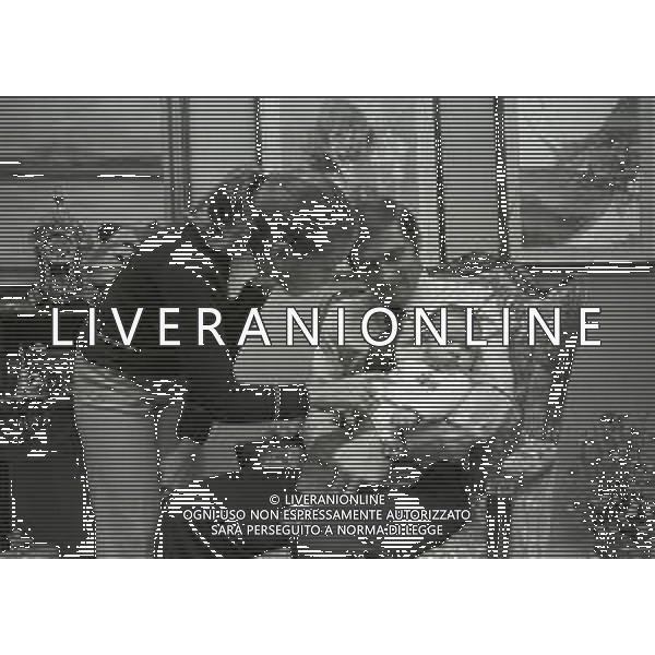 RETROSPETTIVA TARCISIO BURGNICH ALLENATORE E CALCIATORE NELLA FOTO TARCISIO BURGNICH IN FAMIGLIA A MILANO 1973 AG ALDO LIVERANI SAS