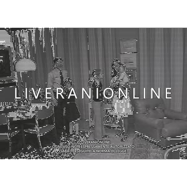 RETROSPETTIVA TARCISIO BURGNICH ALLENATORE E CALCIATORE NELLA FOTO TARCISIO BURGNICH IN FAMIGLIA A MILANO 1973 AG ALDO LIVERANI SAS