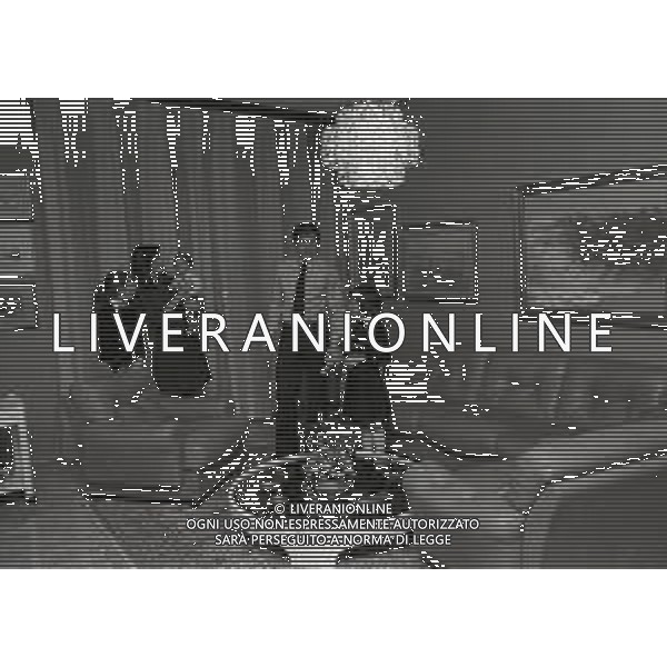 RETROSPETTIVA TARCISIO BURGNICH ALLENATORE E CALCIATORE NELLA FOTO TARCISIO BURGNICH IN FAMIGLIA A MILANO 1973 AG ALDO LIVERANI SAS