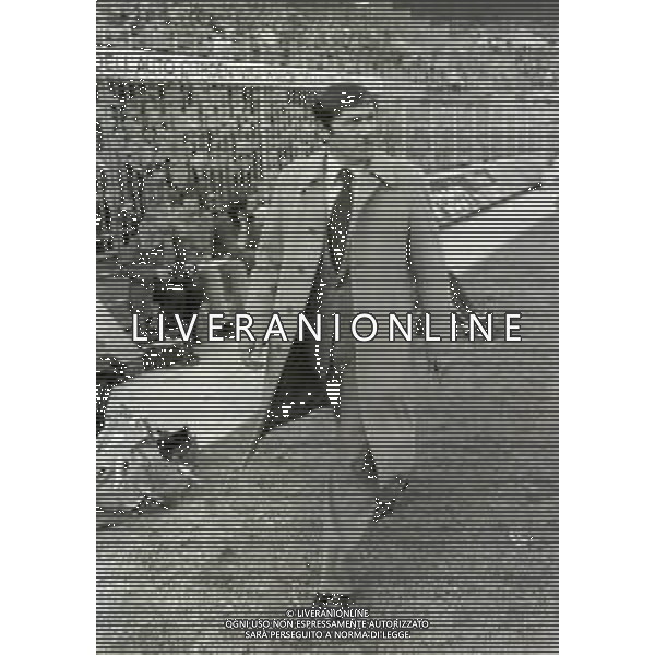 RETROSPETTIVA TARCISIO BURGNICH ALLENATORE E CALCIATORE NELLA FOTO TARCISIO BURGNICH ALLENATORE CATANZARO 1980-1981 AG ALDO LIVERANI SAS