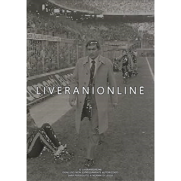 RETROSPETTIVA TARCISIO BURGNICH ALLENATORE E CALCIATORE NELLA FOTO TARCISIO BURGNICH ALLENATORE CATANZARO 1980-1981 AG ALDO LIVERANI SAS