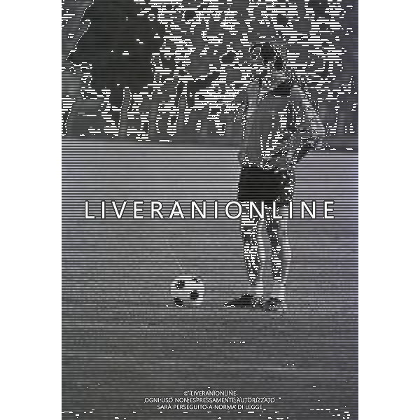 RETROSPETTIVA TARCISIO BURGNICH ALLENATORE E CALCIATORE NELLA FOTO TARCISIO BURGNICH ALLENATORE BOLOGNA CALCIO 1981-1982 AG ALDO LIVERANI SAS