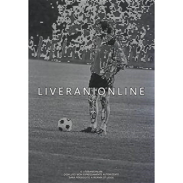 RETROSPETTIVA TARCISIO BURGNICH ALLENATORE E CALCIATORE NELLA FOTO TARCISIO BURGNICH ALLENATORE BOLOGNA CALCIO 1981-1982 AG ALDO LIVERANI SAS