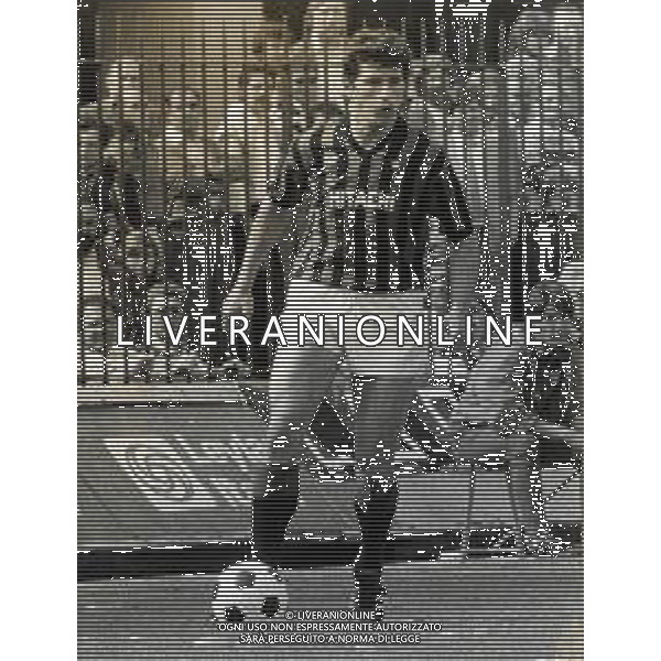 RETROSPETTIVA GIANCARLO PASINATO CALCIATORE NELLA FOTO GIANCARLO PASINATO CON LA MAGLIA DEL MILAN AG ALDO LIVERANI SAS