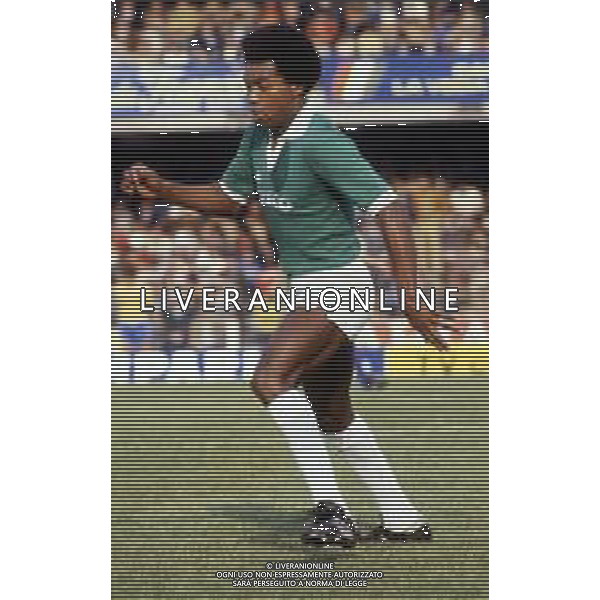 RETROSPETTIVA GERONIMO BARBADILLO CALCIATORE NELLA FOTO GERONIMO BARBADILLO CON LA MAGLIA DELL\'AVELLINO AG ALDO LIVERANI SAS