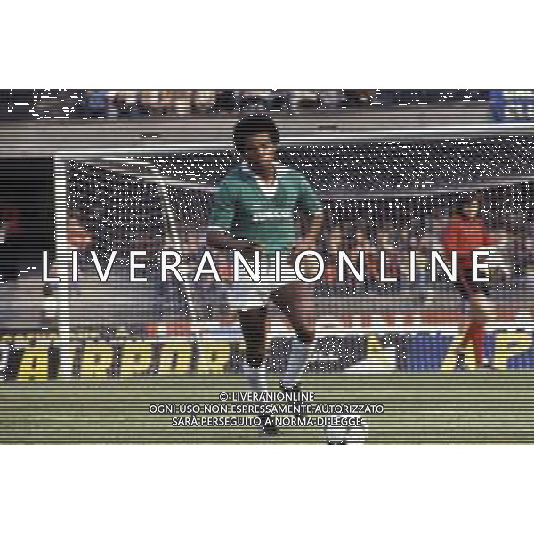 RETROSPETTIVA GERONIMO BARBADILLO CALCIATORE NELLA FOTO GERONIMO BARBADILLO CON LA MAGLIA DELL\'AVELLINO AG ALDO LIVERANI SAS