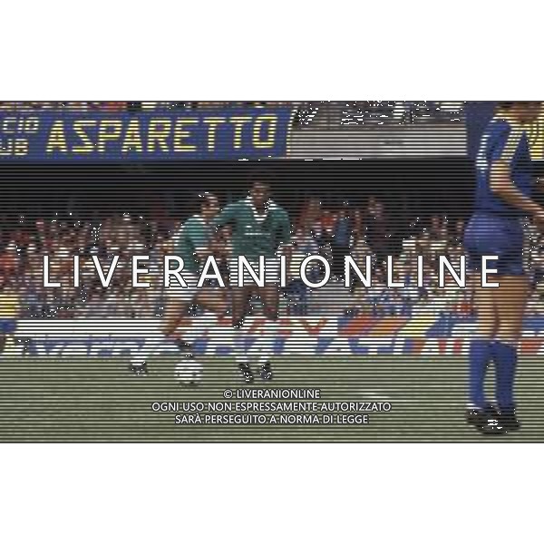 RETROSPETTIVA GERONIMO BARBADILLO CALCIATORE NELLA FOTO GERONIMO BARBADILLO CON LA MAGLIA DELL\'AVELLINO AG ALDO LIVERANI SAS