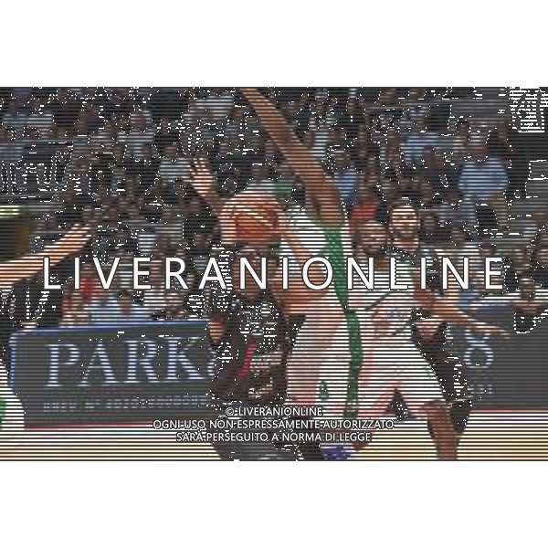 Segafredo Virtus BOLOGNA - Sidigas AVELLINO, 29ma giornata Campionato di Basket serie A1 06.05.2018 NELLA FOTO Kenny Lawson e Shane Lawal ©OPTIMAFOTO / AGENZIA ALDO LIVERANI SAS