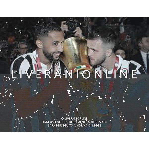 Coppa Italia TIM Cup 2017/2018 Finale Roma - 09.05.2018 Juventus-Milan Nella Foto: esultanza e festeggiamenti a fine gara dei giocatori della juventus per la vittoria - benatia e pjanic con la coppa /Ph.Vitez-Ag. Aldo Liverani