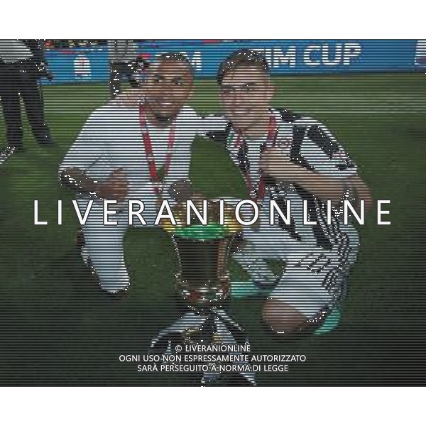 Coppa Italia TIM Cup 2017/2018 Finale Roma - 09.05.2018 Juventus-Milan Nella Foto: esultanza e festeggiamenti a fine gara dei giocatori della juventus per la vittoria - paulo dybala e douglas costa con la coppa /Ph.Vitez-Ag. Aldo Liverani