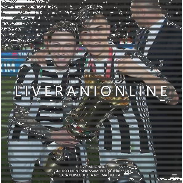 Coppa Italia TIM Cup 2017/2018 Finale Roma - 09.05.2018 Juventus-Milan Nella Foto: esultanza e festeggiamenti a fine gara dei giocatori della juventus per la vittoria - paulo dybala e federico bernardeschi con la coppa /Ph.Vitez-Ag. Aldo Liverani
