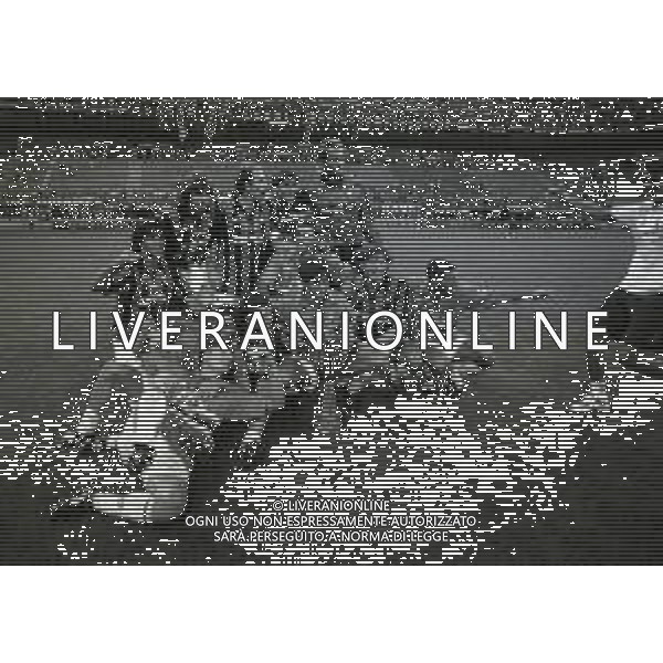 28-08-1994 MILANO- SUPERCOPPA ITALIANA MILAN SAMDORIA 1-1 NELLA FOTO IL MILAN FESTEGGIA LA SUPERCOPPA ITALIANA AG ALDO LIVERANI SAS