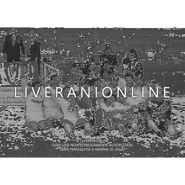 02-02-1994 MILANO FINALE DI RITORNO SUPECOPPA UEFA MILAN PARMA 0-2 NELLA FOTO LA FORMAZIONE DEL PARMA FESTEGGIA LA CONQUISTA DELLA SUPERCOPPA UEFA AG ALDO LIVERANI SAS