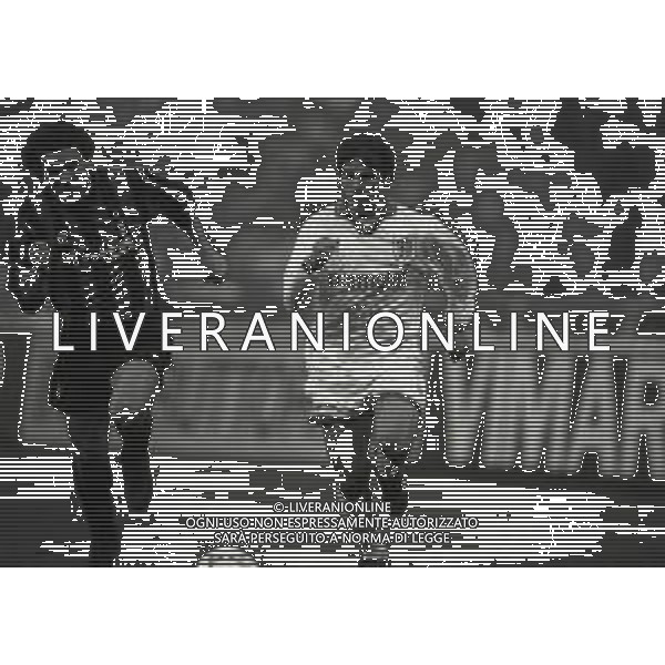 02-02-1994 MILANO FINALE DI RITORNO SUPECOPPA UEFA MILAN PARMA 0-2 NELLA FOTO ROBERTO DONADONI E GIANFRANCO ZOLA AG ALDO LIVERANI SAS
