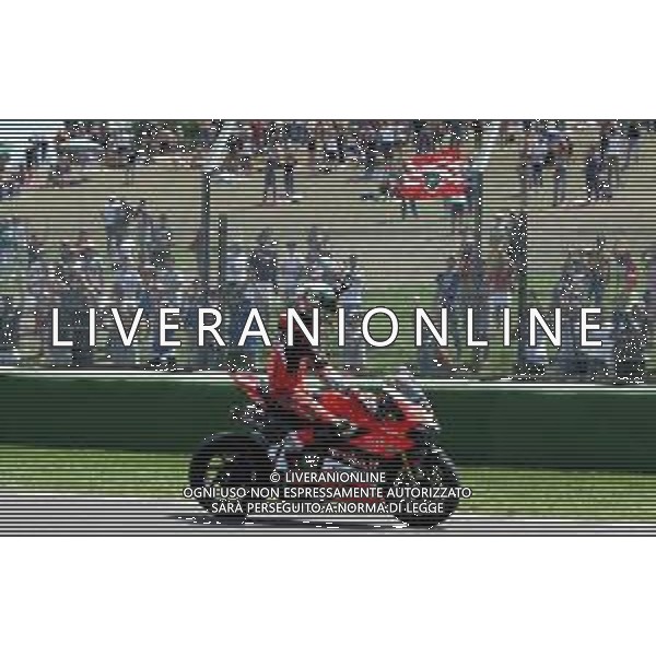 SUPERBIKE 2018 IMOLA CHAZ DAVIES SALUTA I TIFOSI © SANNA / AGENZIA ALDO LIVERANI SAS