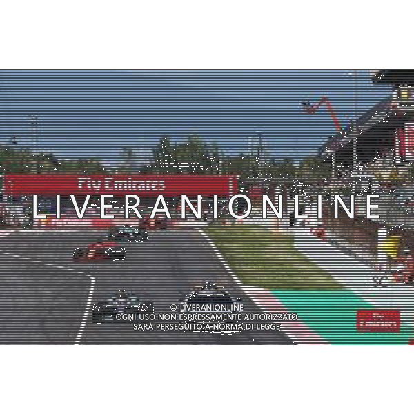 Lewis Hamilton (GBR) Mercedes AMG F1 W09 leads behind the FIA Safety Car. 13.05.2018. Formula 1 World Championship, Rd 5, Spanish Grand Prix, Barcelona, Spain, Race Day. / AGENZIA ALDO LIVERANI SAS - ITALY ONLY EDITORIAL USE ONLY - F1 GP SPAGNA GARA BARCELLONA 13.05.2018