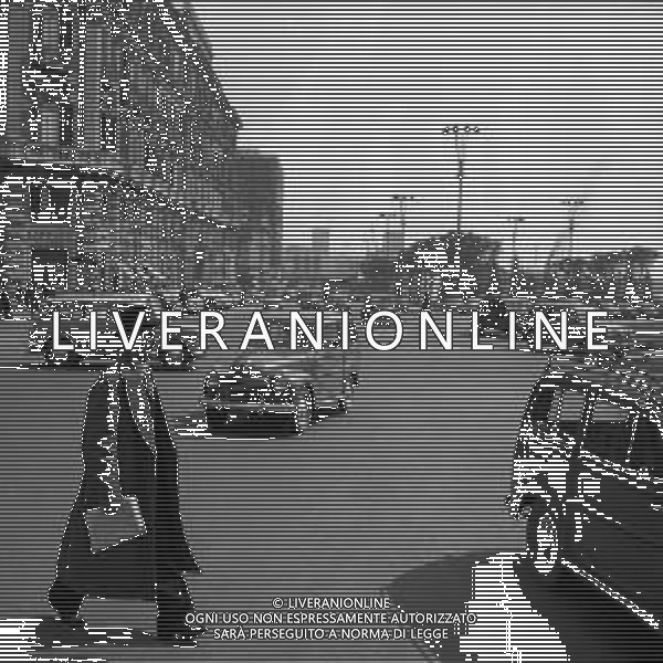 TRAFFICO, AUTOMOBILI E PEDONI NEL CENTRO DELLA CITTA\' DI NAPOLI NEGLI ANNI \'60 - RETROSPETTIVA ©ARCHIVIO / AGENZIA ALDO LIVERANI SAS