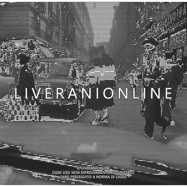 TRAFFICO, AUTOMOBILI E PEDONI NEL CENTRO DELLA CITTA\' DI NAPOLI NEGLI ANNI \'60 - RETROSPETTIVA ©ARCHIVIO / AGENZIA ALDO LIVERANI SAS