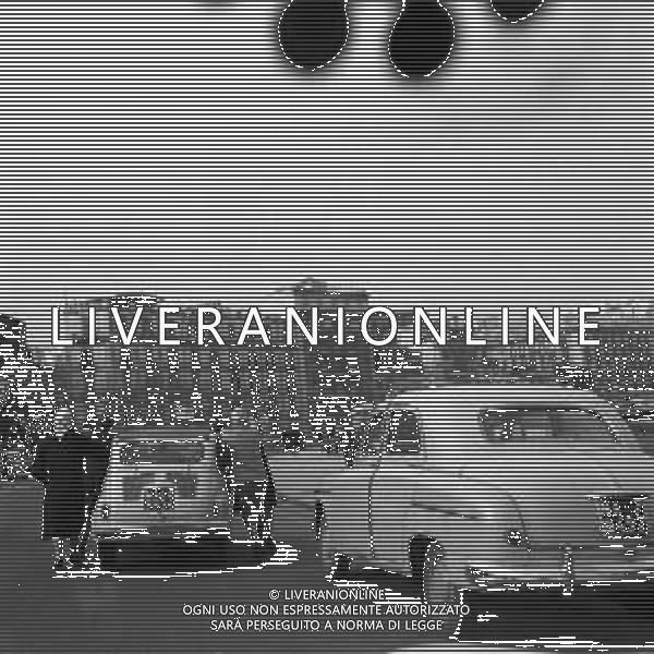 TRAFFICO, AUTOMOBILI E PEDONI NEL CENTRO DELLA CITTA\' DI NAPOLI NEGLI ANNI \'60 - RETROSPETTIVA ©ARCHIVIO / AGENZIA ALDO LIVERANI SAS