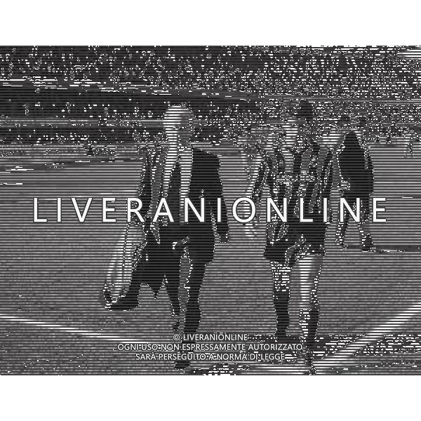 RETROSPETTIVA VINCENZO SCIFO CALCIATORE 1987-1988 NELLA FOTO VINCENZO SCIFO CON LA MAGLIA DELL\'INTER E GIOVANNI TRAPATTONI AG ALDO LIVERANI SAS