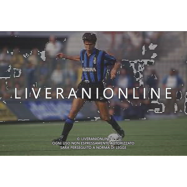 RETROSPETTIVA VINCENZO SCIFO CALCIATORE NELLA FOTO VINCENZO SCIFO CON LA MAGLIA DELL\'INTER AG ALDO LIVERANI SAS