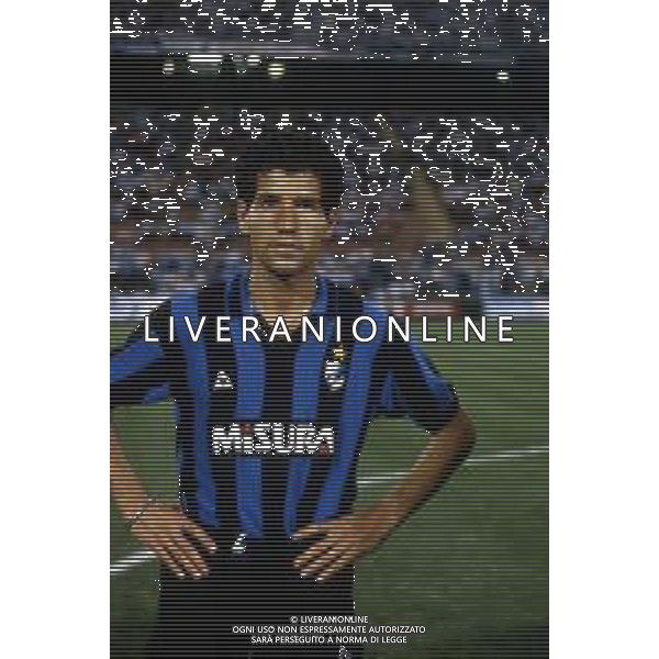 RETROSPETTIVA VINCENZO SCIFO CALCIATORE NELLA FOTO VINCENZO SCIFO CON LA MAGLIA DELL\'INTER AG ALDO LIVERANI SAS